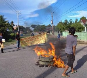 Datangi Gardu Induk Wotu, Warga Tuntut Pemasangan Lampu Jalan