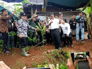 Entaskan Kemiskinan, Mentan Salurkan Bantuan Ternak Buat Keluarga Pra-Sejahtera
