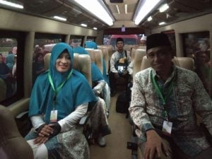 Jelang Ramadan, Amran Mahmud Umrah Bersama Istri