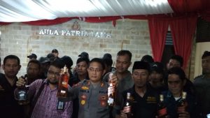 Gerebek THM, Polisi Sita Ribuan Miras Impor