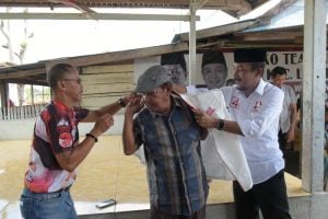 Giliran Politisi Senior Nasdem ini Pakai Baju Ichsan Yasin Limpo-Andi Mudzakkar