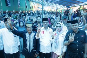 Ibu-ibu di Soppeng Curhat Biaya Seragam Sekolah ke Ichsan Yasin Limpo