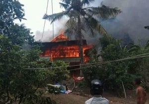 Pemilik ke Kebun, Kompor Meledak, Rumah Ludes Dilalap Api