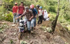 Longsor, Dua Desa di Enrekang Terisolir