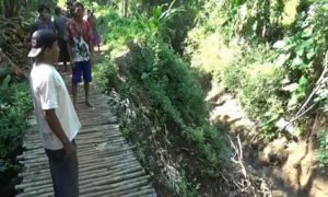 Dua Jembatan Ambruk, Warga Bertahun-Tahun Terisolasi