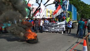 Aksi Hardiknas, Demonstran Nilai Birokrasi Keenakan Dengan PTBH