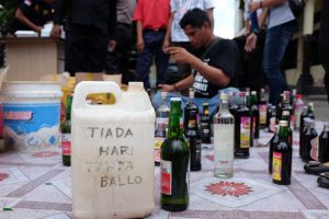 Polisi Musnahkan Ribuan Liter Miras Tradisional dan Impor