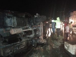 Lepas Kendali, Dua Truk Terlibat Tabrakan di Pangkep