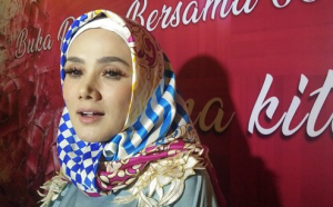 Mantap Berhijab, Mulan Jameela Lelang Koleksi Baju Seksinya