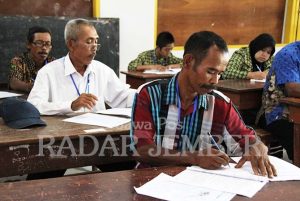 Ijazah SD Hilang Disapu Banjir, Pak RT Terpaksa Ujian Susulan