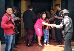 Pasca Bom Surabaya, Gereja di Cirebon Dijaga Ketat