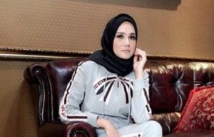 Ahmad Dhani Nyanyikan Mulam Lagu Romantis