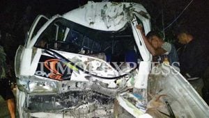 Angkot Jemaat Gereja Tabrak Pohon, Tewaskan Gadis 17 Tahun