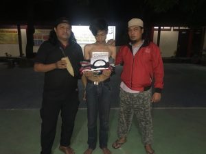 Demi Ngutil Baju, Pemuda Ini Nekat Rusak Mobil Saudaranya