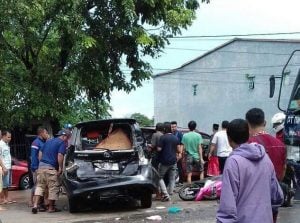 Mobil Pengangkut Semen Curah Oleng di Pangkep, Tujuh Orang Jadi Korban