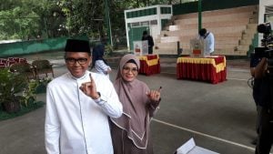 Tanpa Ritual Khusus, Nurdin Abdullah Nyoblos Didampingi Keluarga