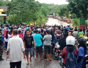 Banjir Setinggi Leher, Jalan Poros Enrekang-Makassar Terputus