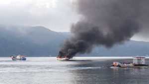 Lagi Asyik Tidur, Temannya Ditikam, Kapalnya Dibakar