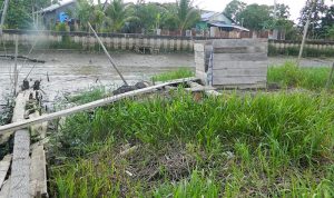 Hadehh.. di Tengah Kota Masih ada Jamban Gantung Seperti ini