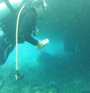 Lantamal VI Turunkan Penyelam Cari Korban di Bangkai KM Lestari