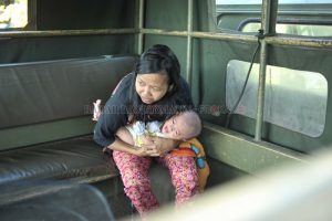 Ternyata Ada Bayi dan Orang Tuanya Hidup di Kolong Jembatan