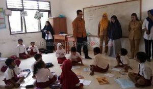 Memprihatinkan, 10 Sekolah Disini tidak Punya Kursi dan Meja