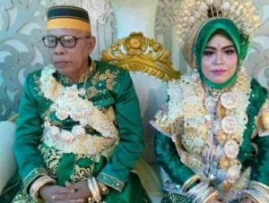 Kakek dengan Panaik Rp1 Miliar yang Viral Resmi Menikah