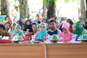 Pelajar Lutim Sulap Sampah Jadi Gaun Indah