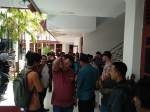 Didemo Mahasiswa, Bupati Takalar Dievakuasi Dari Gedung DPRD