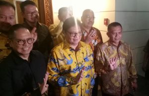 Airlangga Bawa Pengurus Golkar Sowan ke Habibie