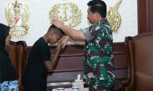 Reza dari Maluku yang Juga Panjat Tiang Bendera, Dihadiahi Rp84 Juta dari Panglima TNI