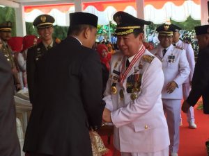 Dulu “Dicueki”, Sekarang Amran Mahmud Disambut Hangat di Upacara HUT RI