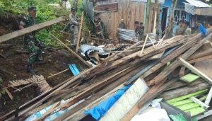 Rumahnya Diterjang Langsor Saat Terlelap Tidur, Satu Keluarga Berhasil Selamat