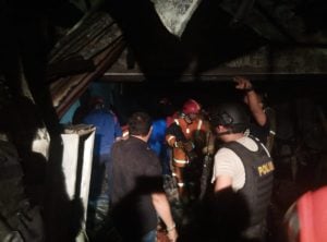 Satu Rumah Ludes Terbakar, Adzan Subuh Akhiri Pencarian Tiga Orang yang Tewas