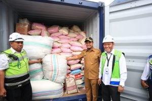 Peduli Lombok, Wagub Andi Sudirman Lepas Kapal Kemanusiaan