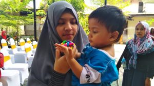 Anak Wali Kota Makassar yang Juga Caleg DPR RI Sambangi Anak Korban Gempa Sulteng