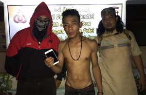 Terlibat Pencurian, Pria Kehausan Diamuk Warga