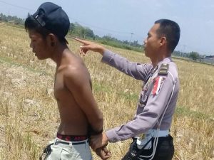 Sempat Kejar-kejaran di Sawah, Satlantas Akhirnya Bekuk Dua Begal