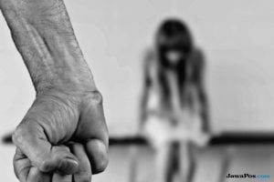 Marah Lihat Putrinya Berduaan dengan Pacar, Pria Ini Setubuhi Korban Berdalih Cek Keperawanan