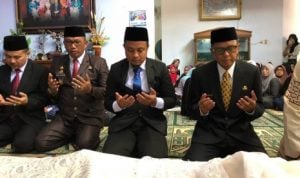 Gubernur dan Wakilnya Melayat di Rumah Duka Almarhumah Istri Alwi Hamu