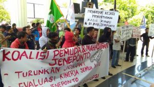 Hari Sumpah Pemuda, Puluhan Mahasiswa Demo di Kantor Bupati Jeneponto, Ini Permintaannya…