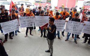 SAPMA PP KOM UMI  Demo KPU Sulsel, Ini Permintaannya….