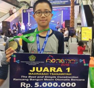 Hebat, Dua Pelajar Madrasah Ini Sabet Juara Kompetisi Robotik