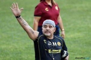 Diego Maradona Kembali Latih Klub Argentina