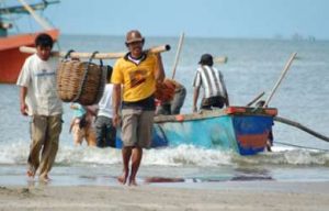 Stok BBM di Pulau Terluar Habis, Nelayan Tak Melaut Rumahnya Ikut Gelap Gulita