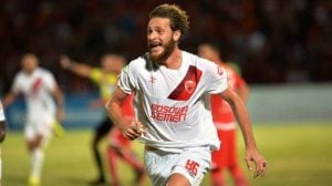 Buat Blunder di Laga Lawan Persebaya, Steven Paulle Minta Maaf di Medsos