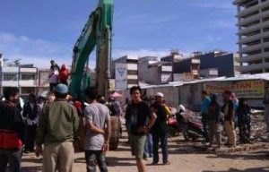 Adang Pengusuran Lapak, Pedagang Pasar Sentral Sembunyi Kunci Ekskavator