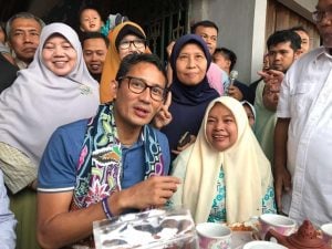 Bertemu Mantan Pengasuh Anaknya, Sandiaga Hentikan Kampanye