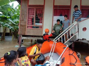 Tangani Banjir Barru, Basarnas Makassar Tambah Satu Tim Rescue