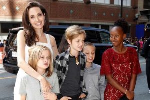 Angelina Jolie Minta Presiden Kolombia Peduli Migran Venezuela